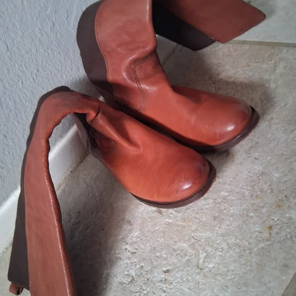 Frye Brown and Tan Women's Winter Boots - Picture 3 of 5